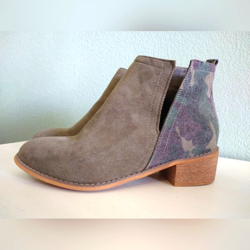 Corky's Camouflage Booties size‎ 10